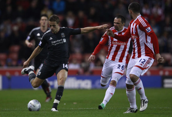 英超半场：吉马良斯角球破门，戈登点射，纽卡2-0伯恩利（英超半场战报：纽卡2-0领先伯恩利，吉马良斯角球建功，戈登点射命中）