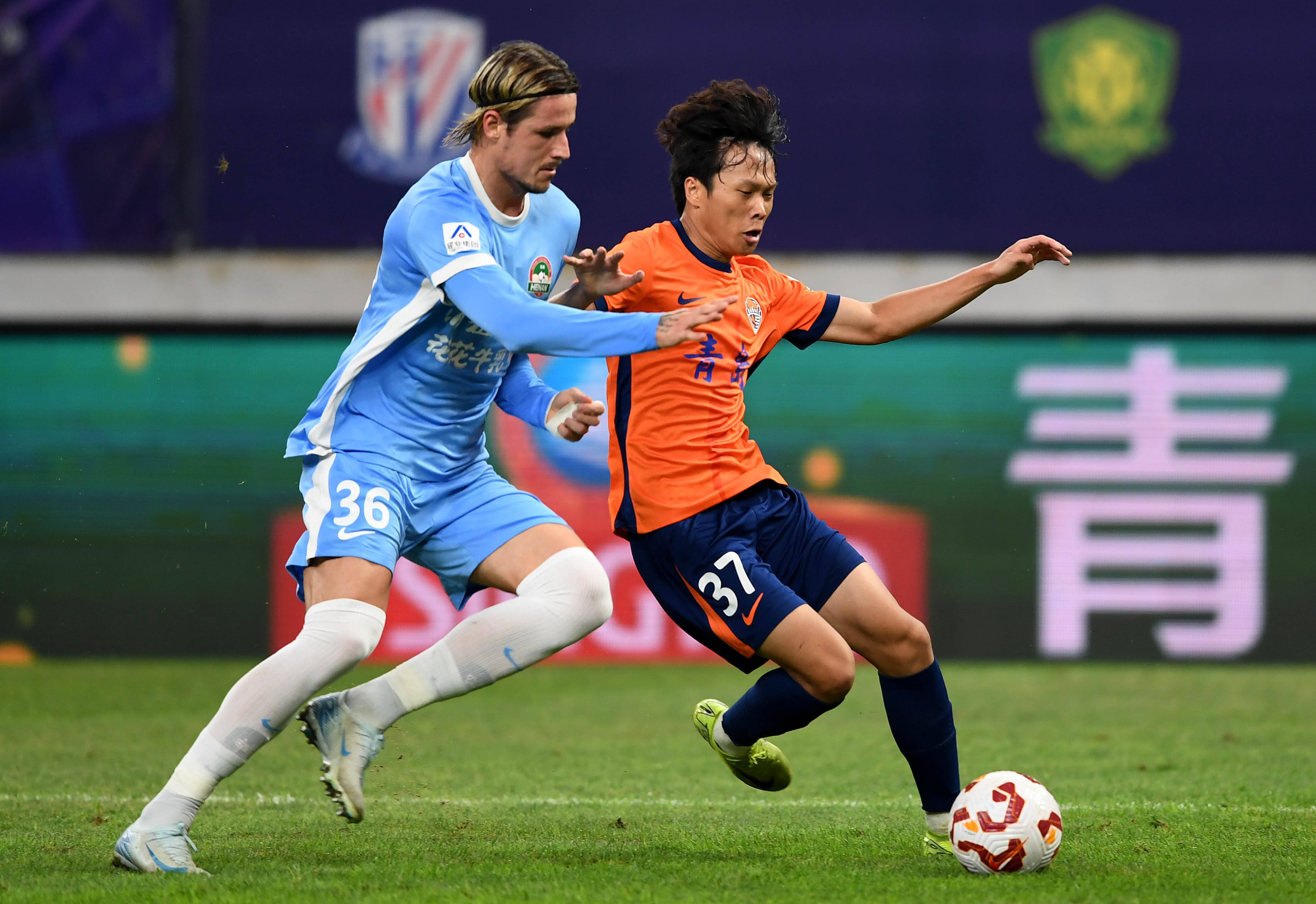 AC米兰门将表现神勇（AC米兰门将神扑连连）