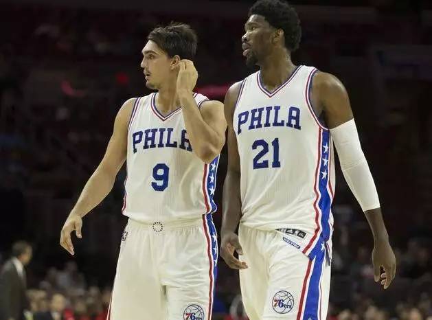 格拉斯纳：拉克鲁瓦会没事的，在六万人面前罚点球并不轻松（格拉斯纳称拉克鲁瓦无碍：六万观众面前主罚点球并不容易）