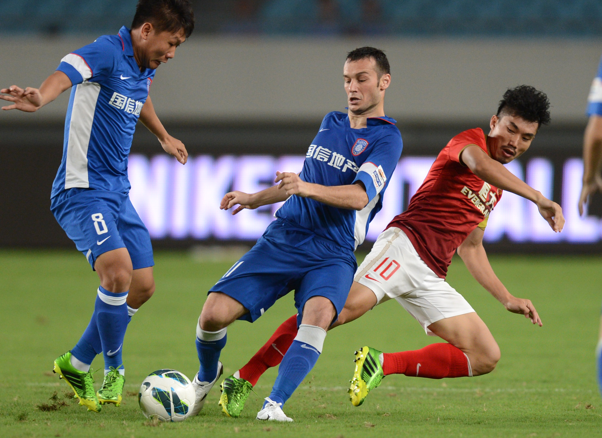 德国杯1／4决赛抽签：拜仁vs莱比锡，勒沃库森vs圣保利（德国杯八强对阵出炉：拜仁碰莱比锡，勒沃库森对圣保利）