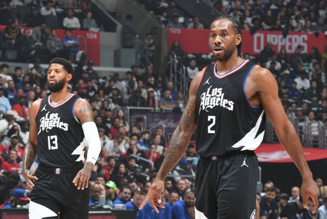 足协主席宋凯现身成都，徐正源、韦世豪、胡荷韬在酒店迎接（足协主席宋凯抵蓉，徐正源、韦世豪、胡荷韬酒店迎接）