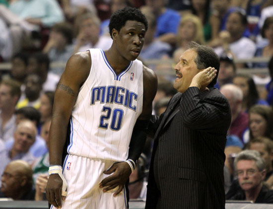 米体：泽林斯基本有望德比首发，但国家队赛后他出现身体问题（米体：泽林斯基预计德比首发，但国家队比赛后出现身体不适）