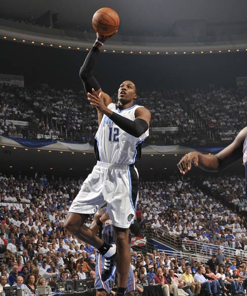 海港发文祝福奥斯卡：艰难时刻会过去，我们与功勋队长同在（海港为奥斯卡送上祝福：困难终将过去，我们与功勋队长并肩同行）