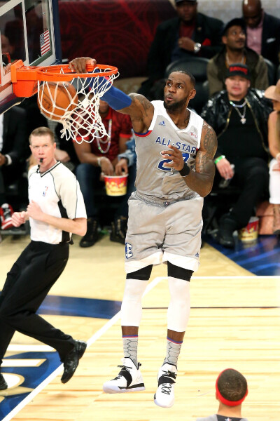 半场战报：梅州0-2英博，杨铭锐破门，毕津浩建功（半场：英博2-0领先梅州，杨铭锐先拔头筹，毕津浩扩大优势）