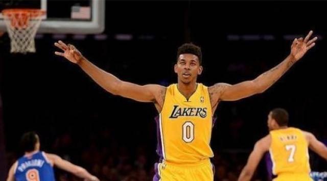 JDG官方：上单选手Xiaoxu完成续约，征战2026（JDG官宣：上单Xiaoxu续约成功，将征战至2026年）