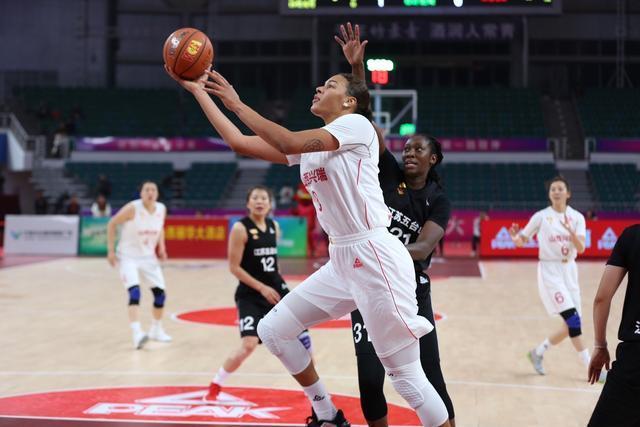 尤文跟队：加蒂扭伤膝盖，今天将接受检查（尤文随队消息：加蒂膝盖扭伤，今日将接受检查）