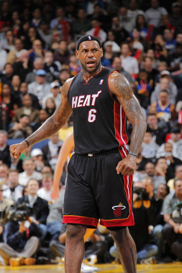 热议邵佳一上任：挑战与机遇并存，能带来更多的血性（邵佳一履新引发热议：机遇与挑战同在，或将带来更多血性）