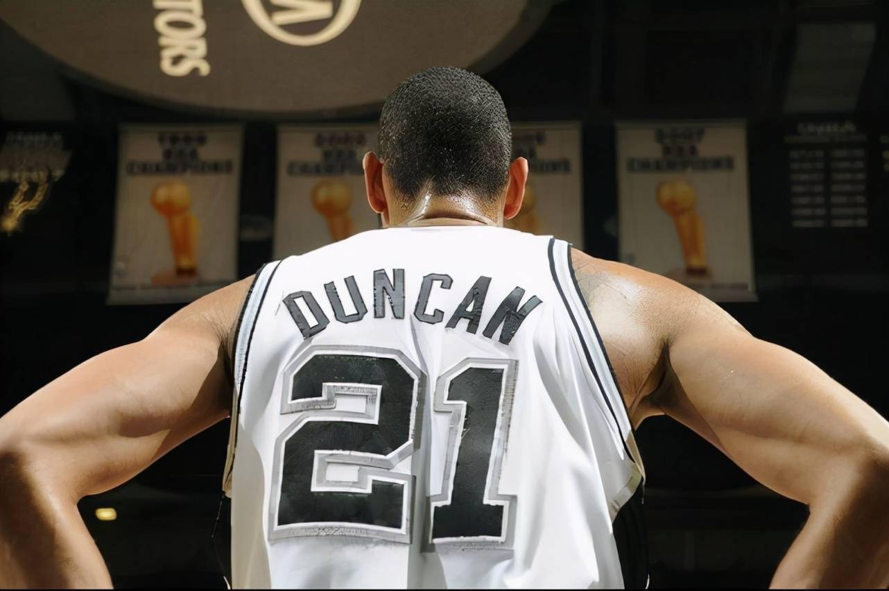 罗马诺：萨拉赫缺席欧冠为斯洛特和管理层共同决定（罗马诺：萨拉赫无缘欧冠，决定由斯洛特与管理层共同作出）